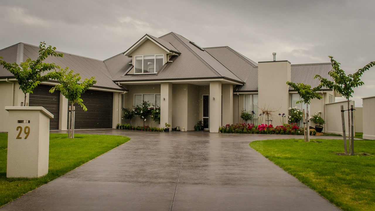 Keep your concrete driveway clean with these 30 simple steps! -